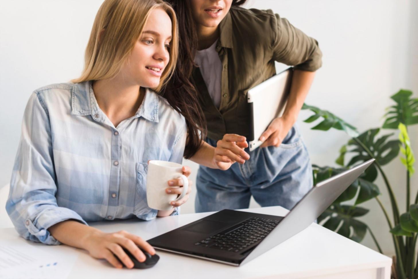 Sesión de consultoría empresarial y desarrollo de estrategias
